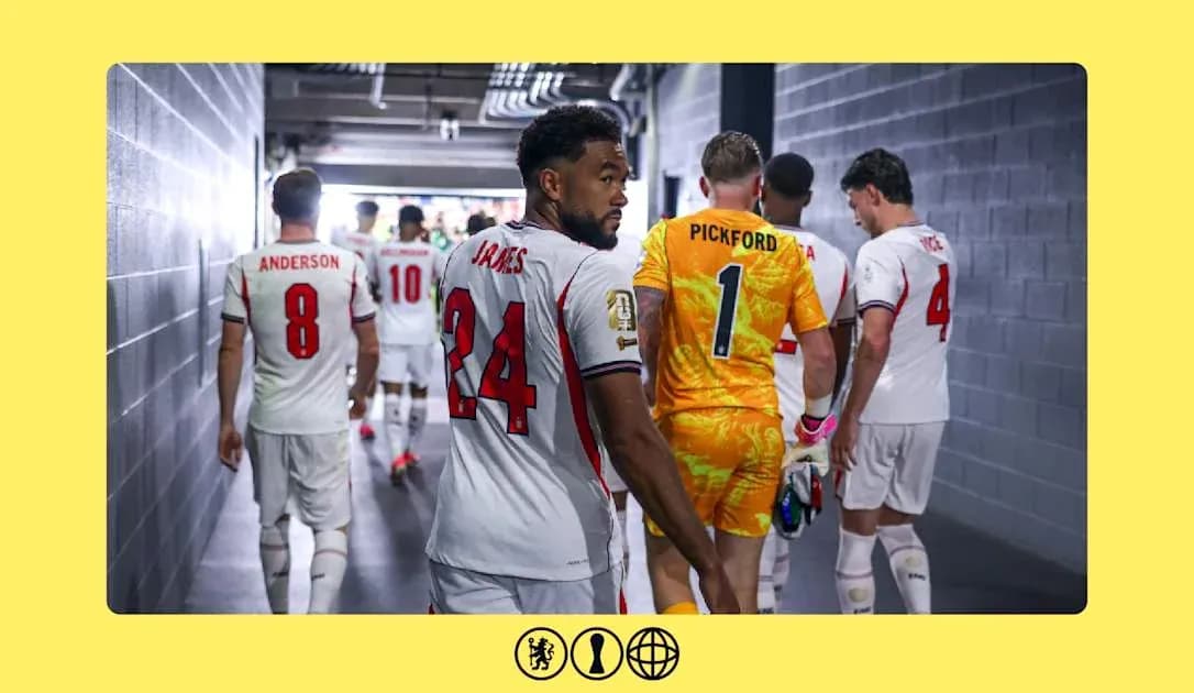 Futbolchilar tunel orqali maydonga kirishmoqda