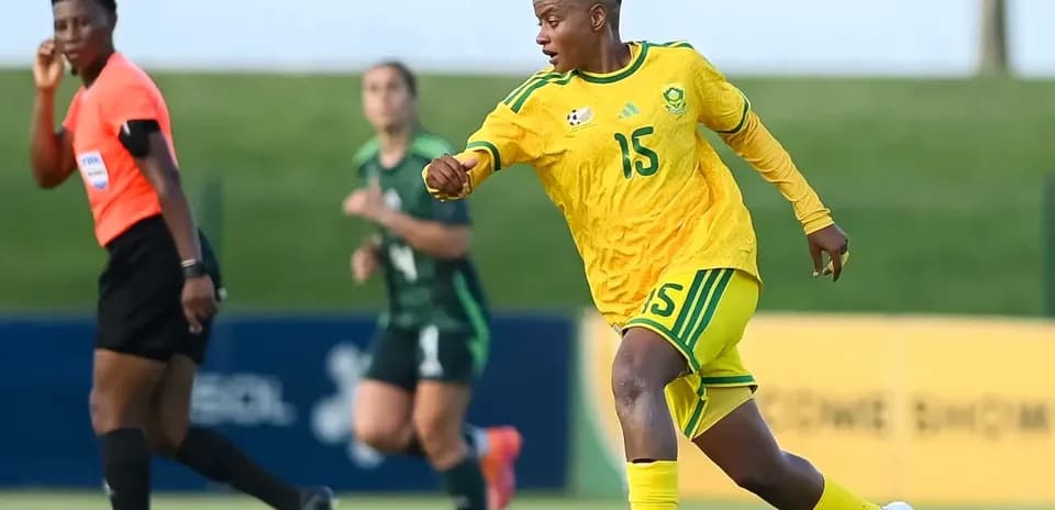O'yin davomida 15-raqamli futbolchi harakatda