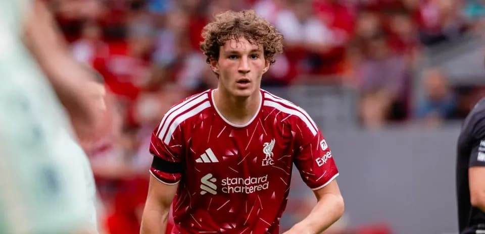 Futbolchi LFC libosida o'ynayotgan payt