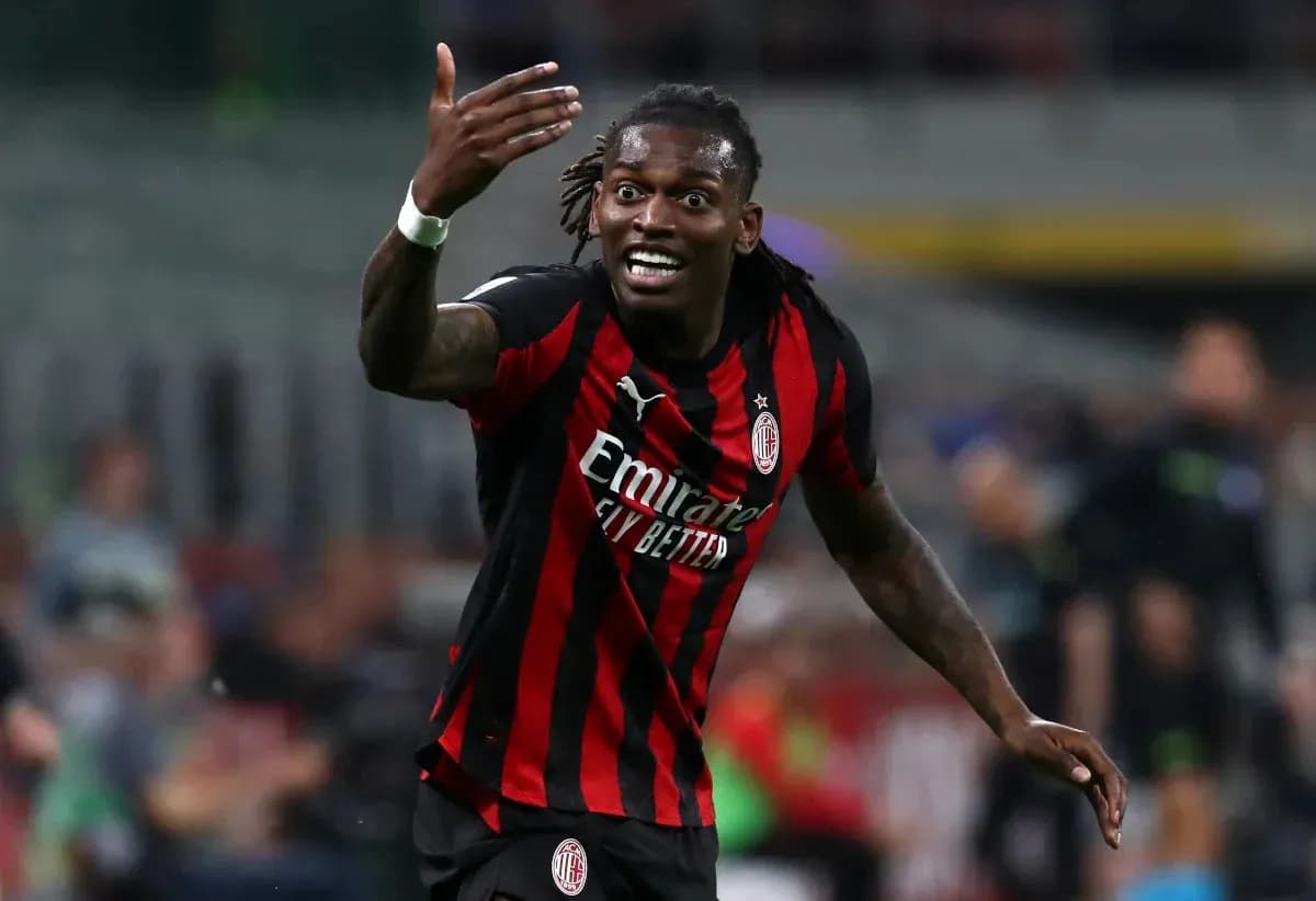 Futbolchi maydonda raqobatlashayotgan paytda