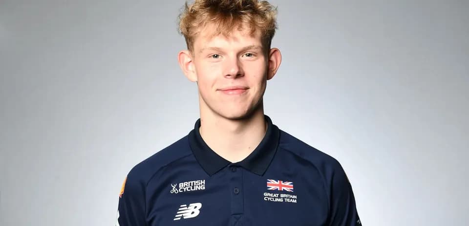 Yoshimcha britaniya velosiped jamoasi formasida