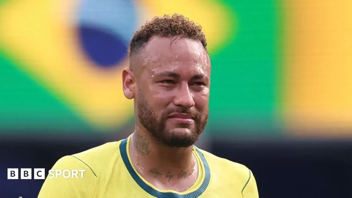 Futbolchi Neymar o'yin maydonida