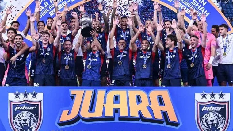 Johor Darul Ta'zim players celebrating trophy victory