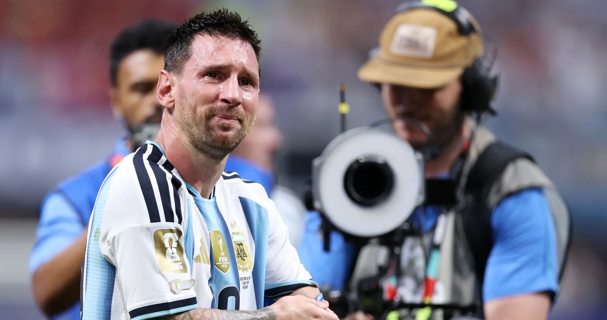 Futbolchi Lionel Messi intervyu berish uchun tayyorlanmoqda