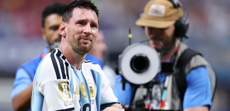 Futbolchi Lionel Messi intervyu berish uchun tayyorlanmoqda