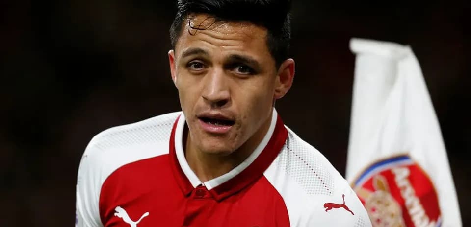 Futbolchi maydonga kirayotgan Arsenal futbolchisi