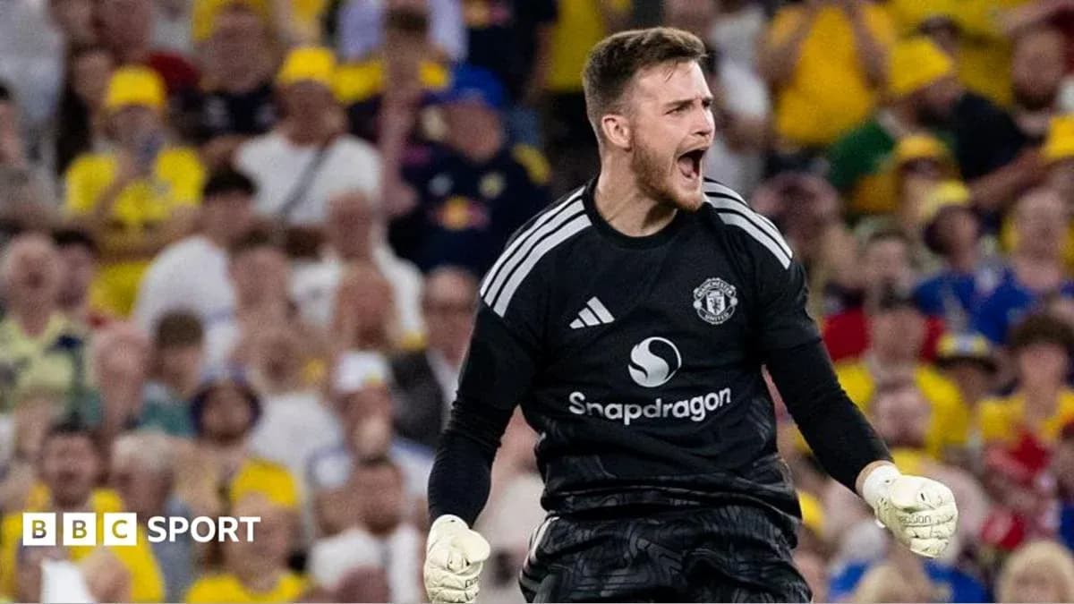 Manchester United goalkeeper celebrating in front of fans