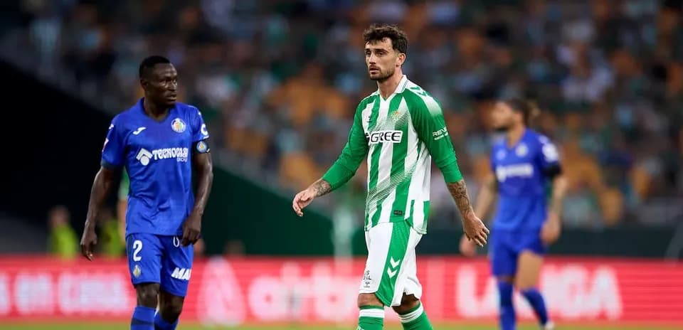 Betis and Getafe players on the field during match
