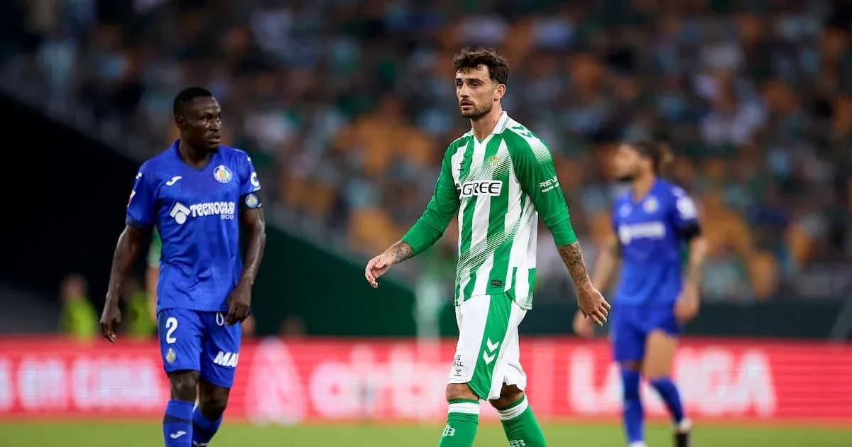 Betis and Getafe players on the field during match