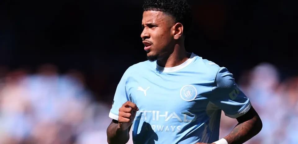 Futbolchi Manchester City formasi bilan maydonda