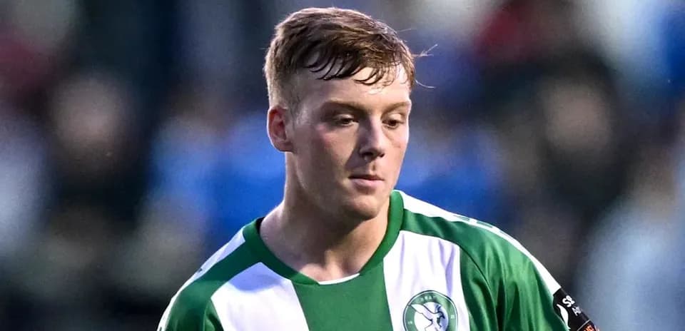 Futbolchi o'yin davomida maydonda