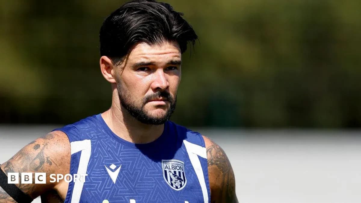 Futbolchi treningda, Albion formasi kiygan