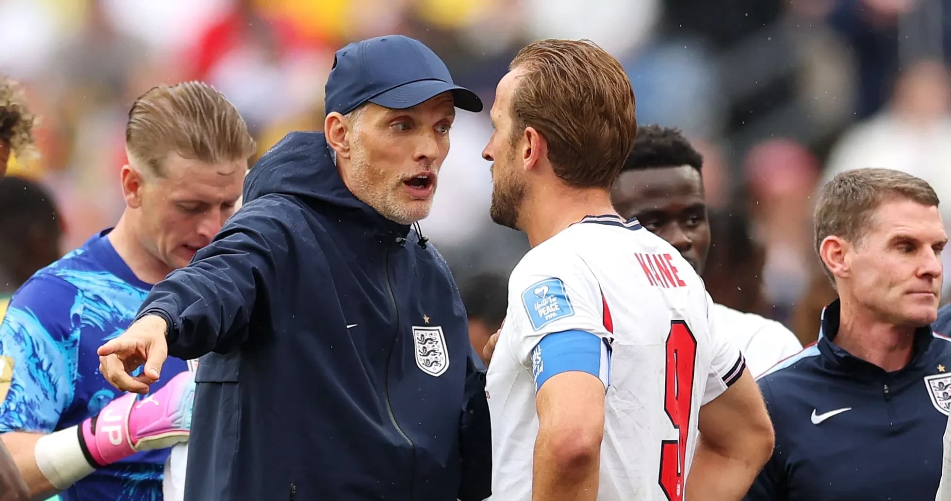 Tommy Tuchel discussing strategy with Harry Kane