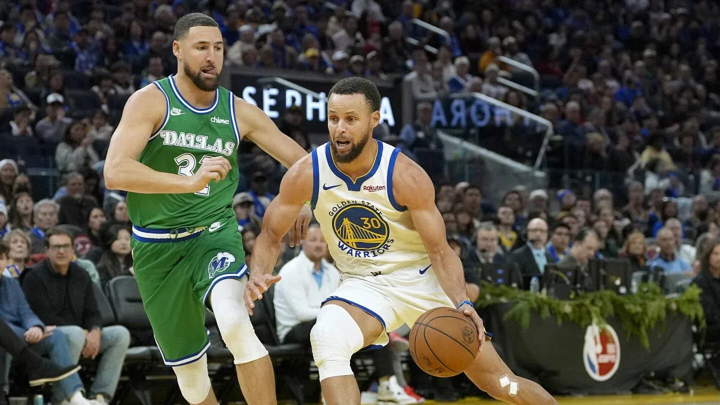 Stephen Curry dribbling past defender during game