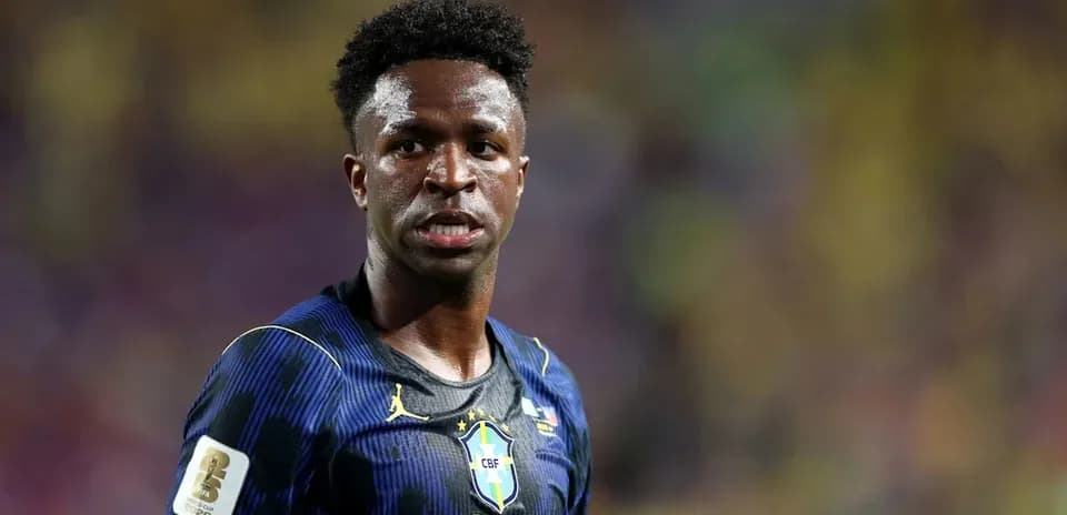 Futbolchi maydonda o'yin paytida