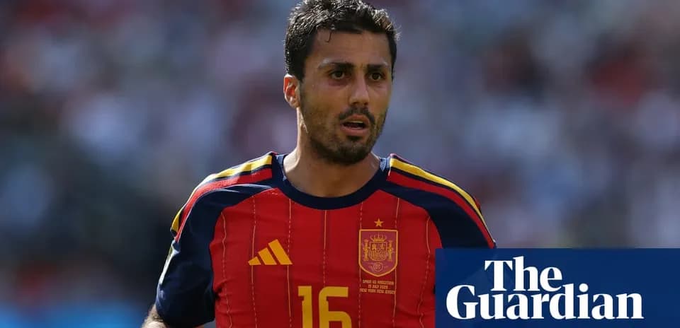 Futbolchi o'yinida Ispaniya formasi kiygan