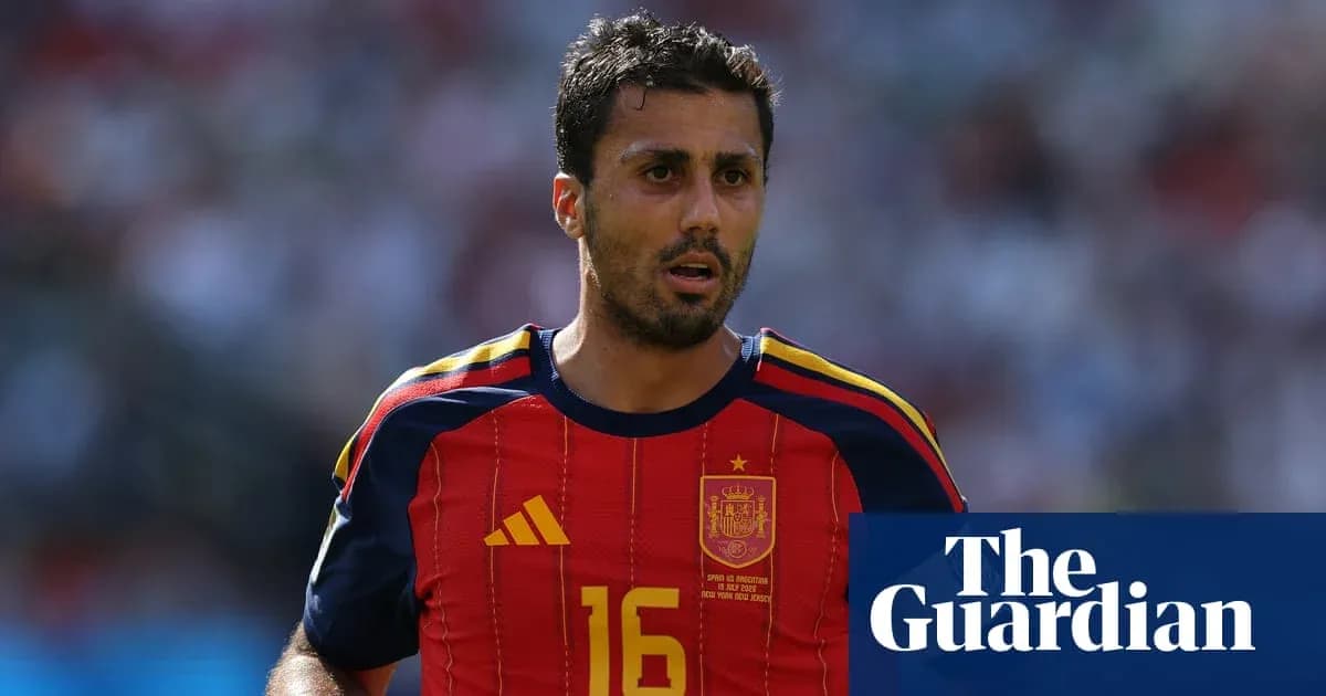 Futbolchi o'yinida Ispaniya formasi kiygan