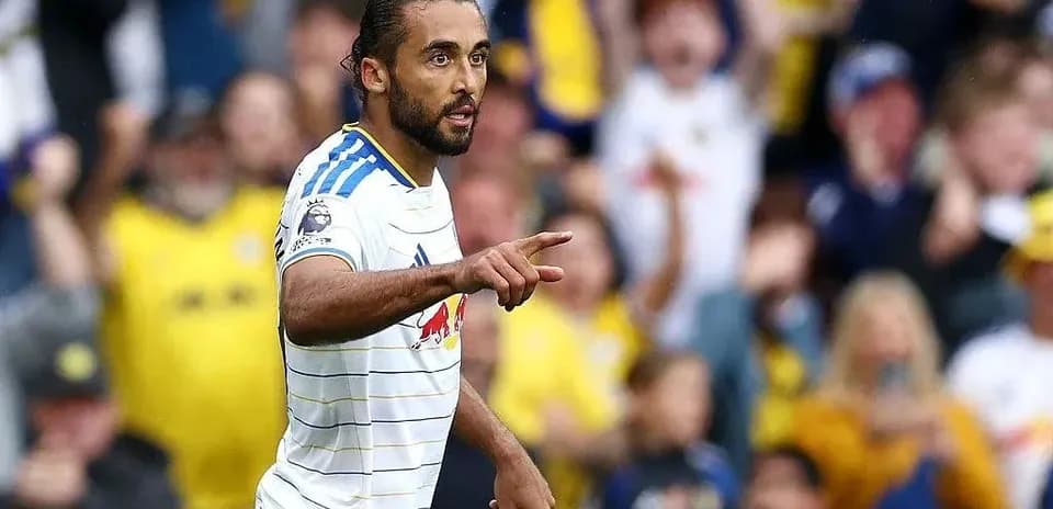 Futbolchi gol urib, muxlislar baxtiyor
