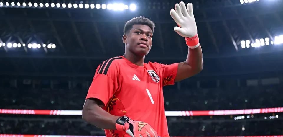 Goalkeeper waving before the match in stadium