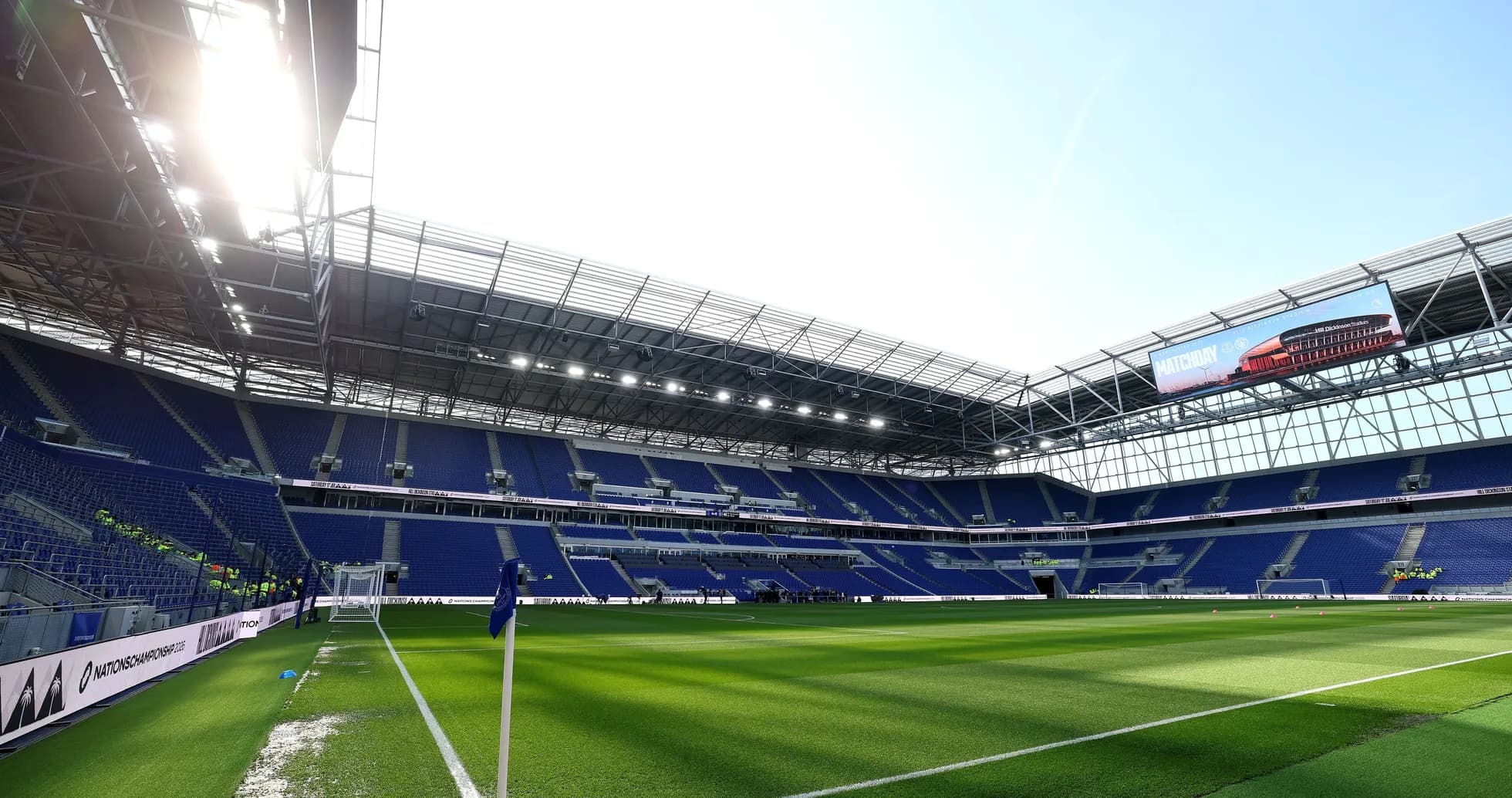 Bo'sh stadion, o'yin uchun tayyorlangan maydon