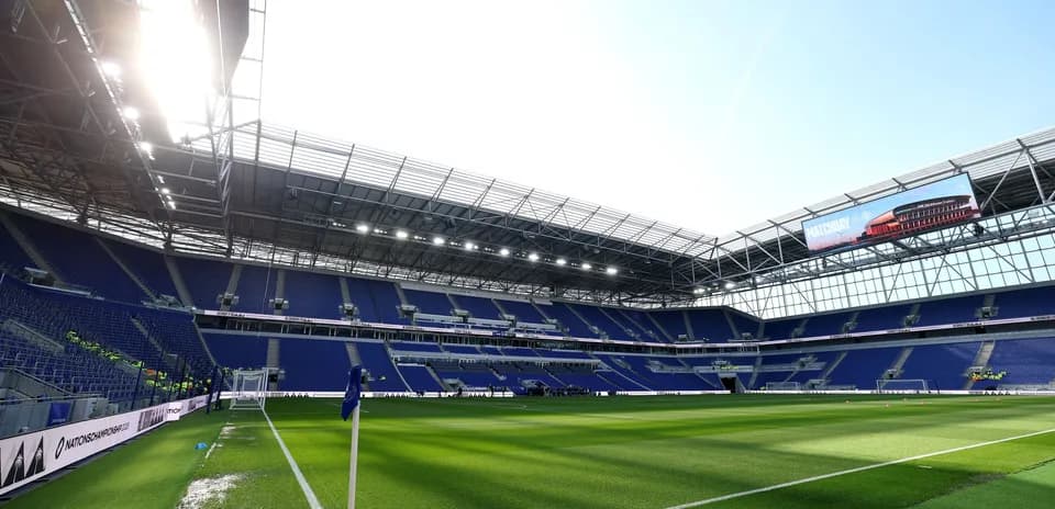 Bo'sh stadion, o'yin uchun tayyorlangan maydon
