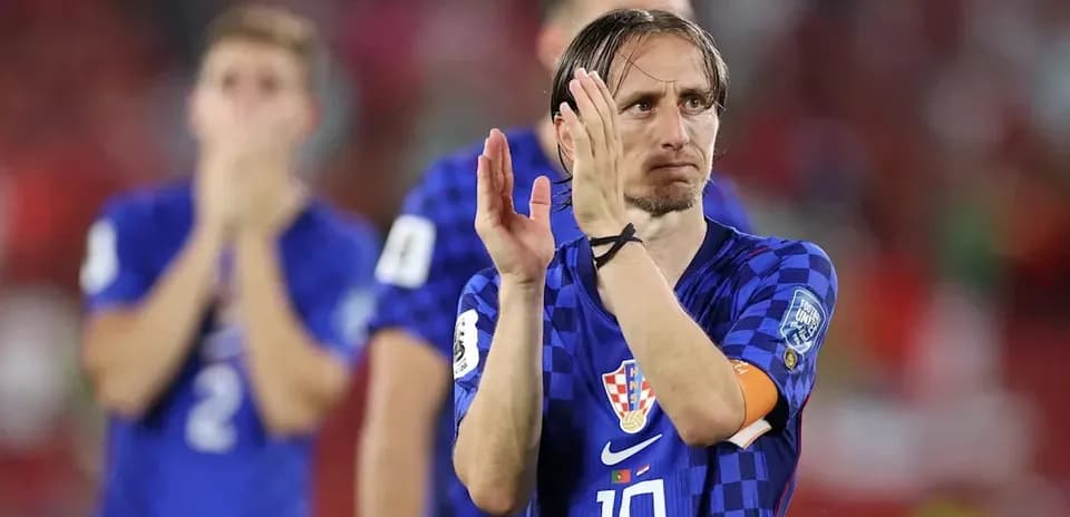 Luka Modrić applauding fans after the match