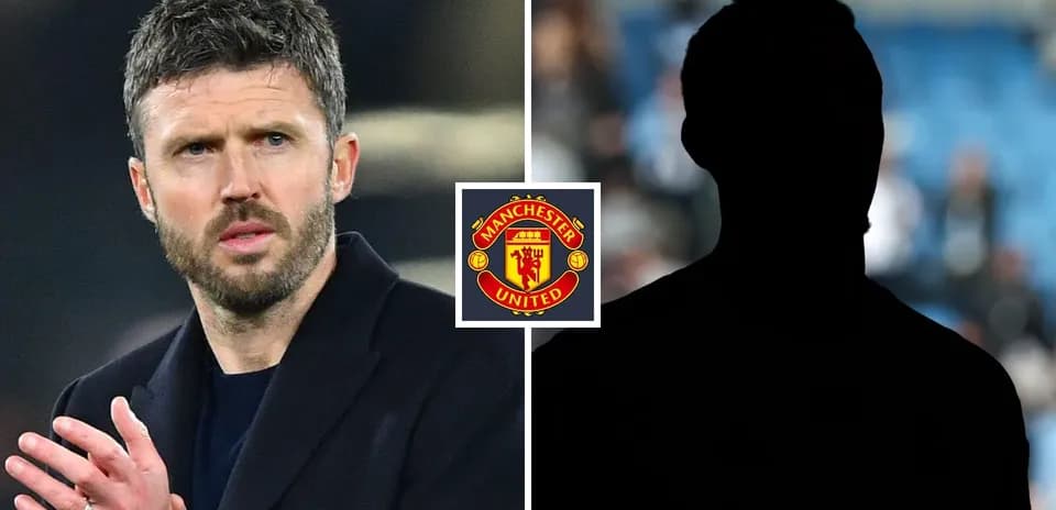 Michael Carrick clapping with Manchester United logo