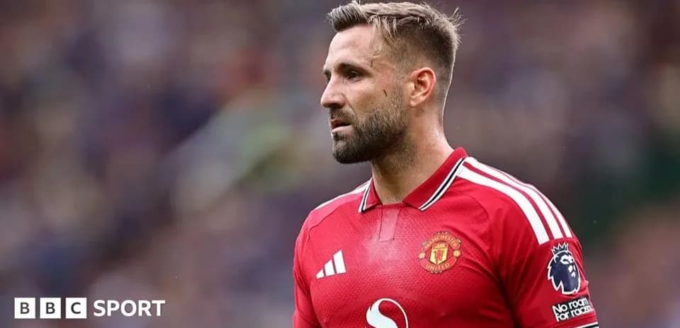 Futbolchi Manchester United formasi bilan maydonda