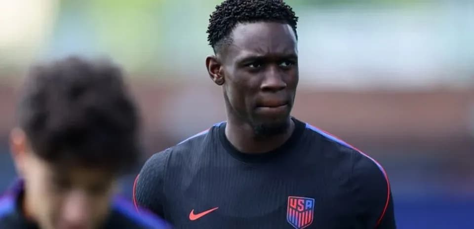 Futbolchi treningda, USA formasida