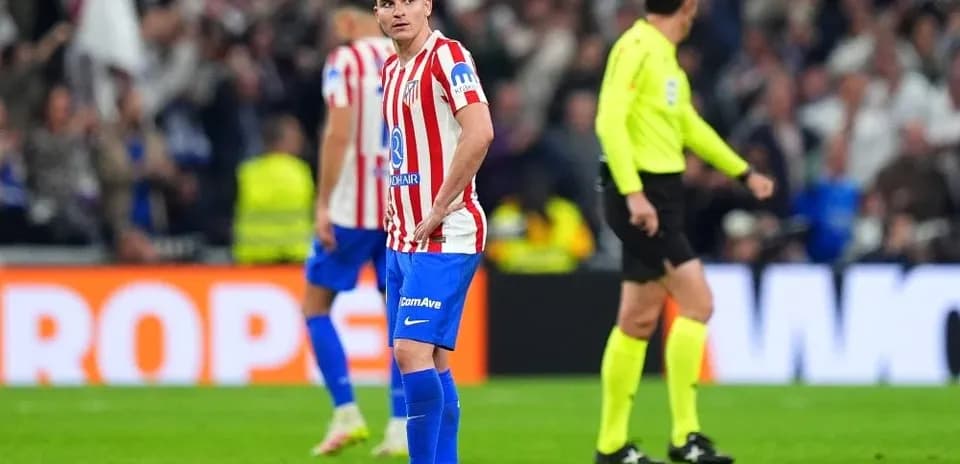 Atlético Madrid player looking concerned on the field