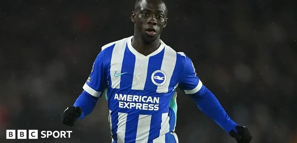 Futbolchi Brighton formasi bilan maydonda harakatda