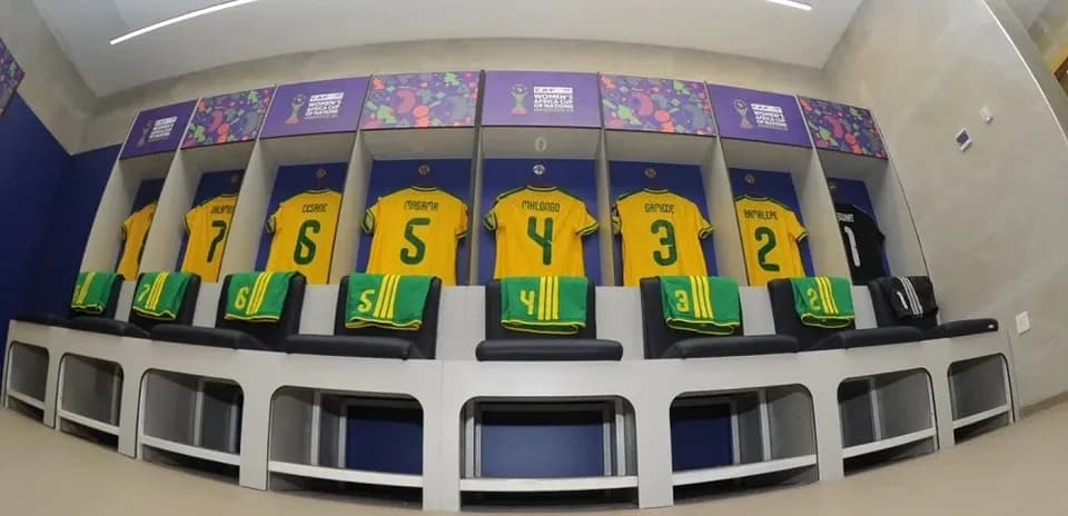 Futbol jamoasi uchun kiyim xonasi ko'rinishi