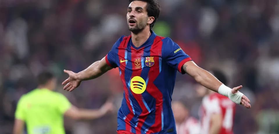 Futbolchi gol urganida nishon bilan qiyofasi