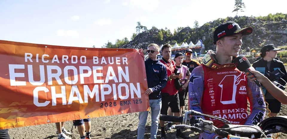 Ricardo Bauer celebrating European Champion title with banner