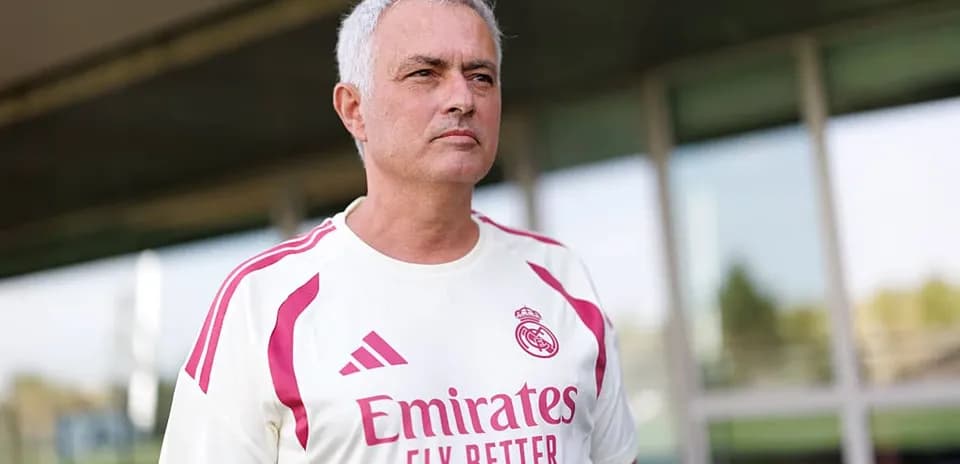 Futbol murabbiyi Real Madrid kiyimida
