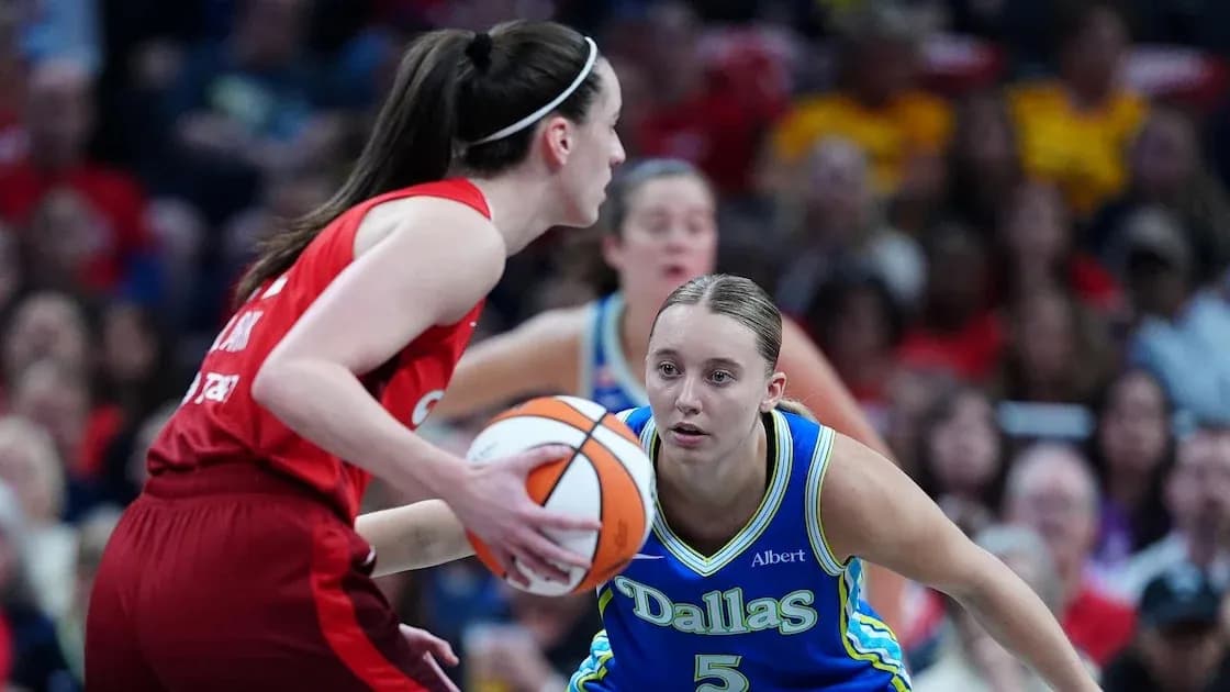 Dastan o'ynayotgan basketbolchilar bir-biriga yaqinlashmoqda