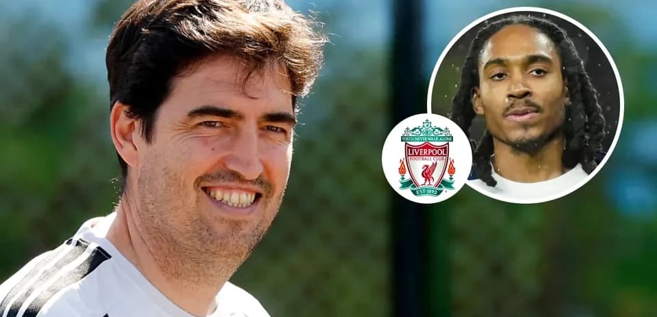 Trener va Liverpool futbolchisi mashg'ulotda