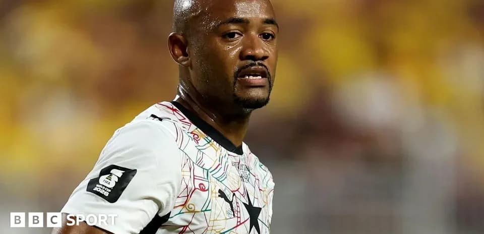 Futbolchi maydonda o'yin davomida