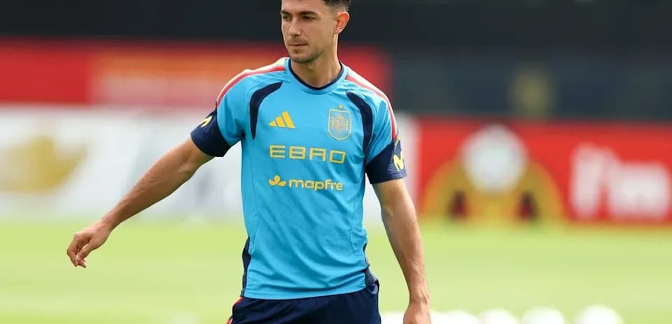 Futbolchi treningda, Ispaniya formasida harakatda
