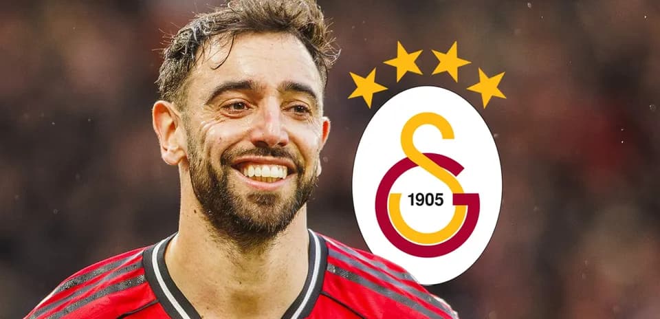 Futbolchi maydonda tabassum qilib turibdi