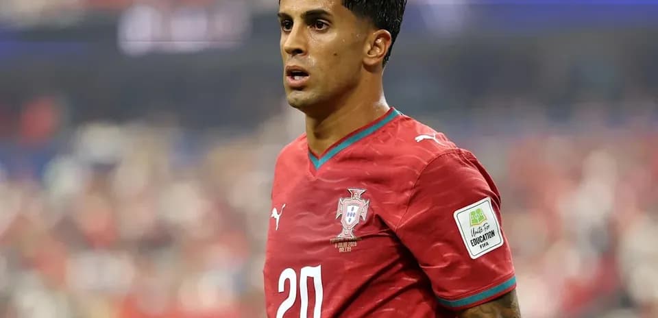 Futbolchi Portugaliya formasida o'yin davomida