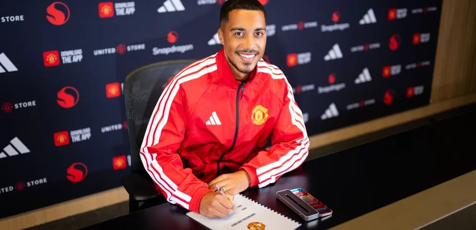 Futbolchi yangi shartnoma imzolamoqda, Manchester United