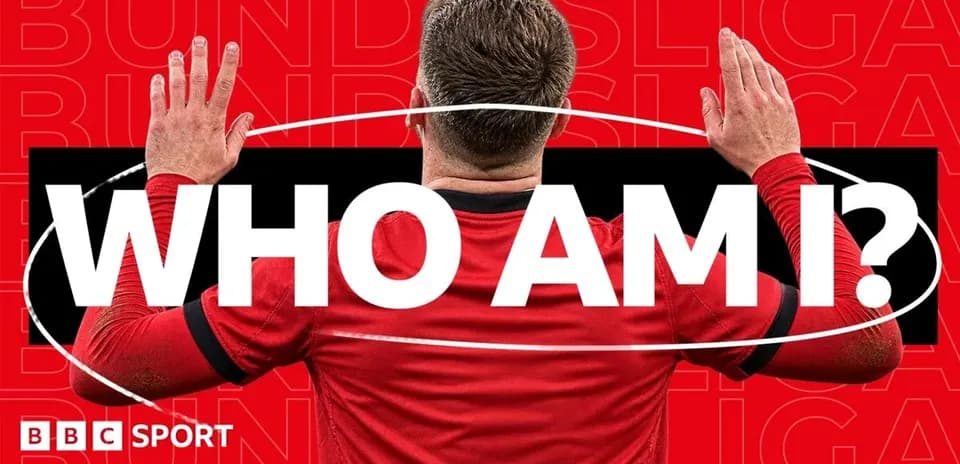 Futbolchi qizil formada orqa tomondan