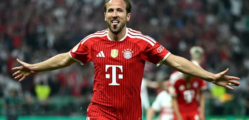Bayern Munich player celebrating after scoring goal