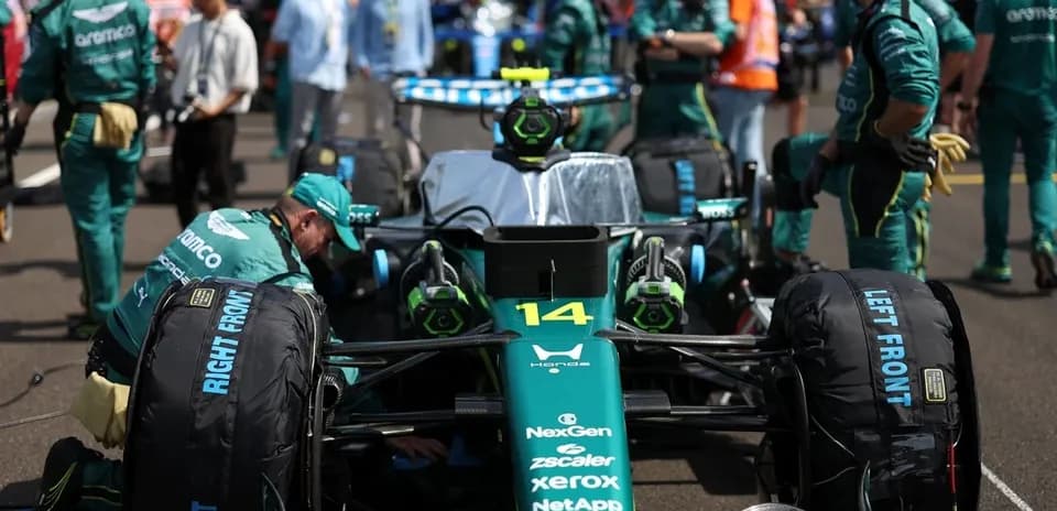Aston Martin team preparing car before the race