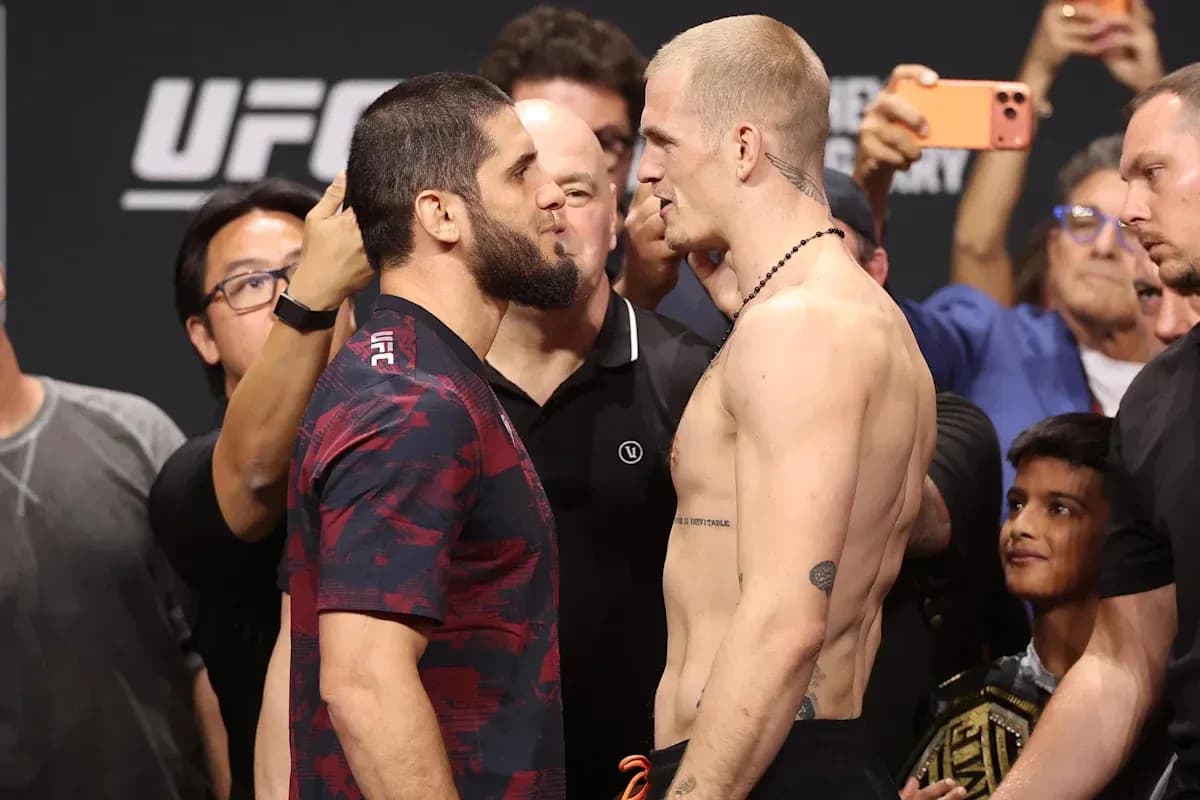 Duel between two fighters at UFC weigh-in