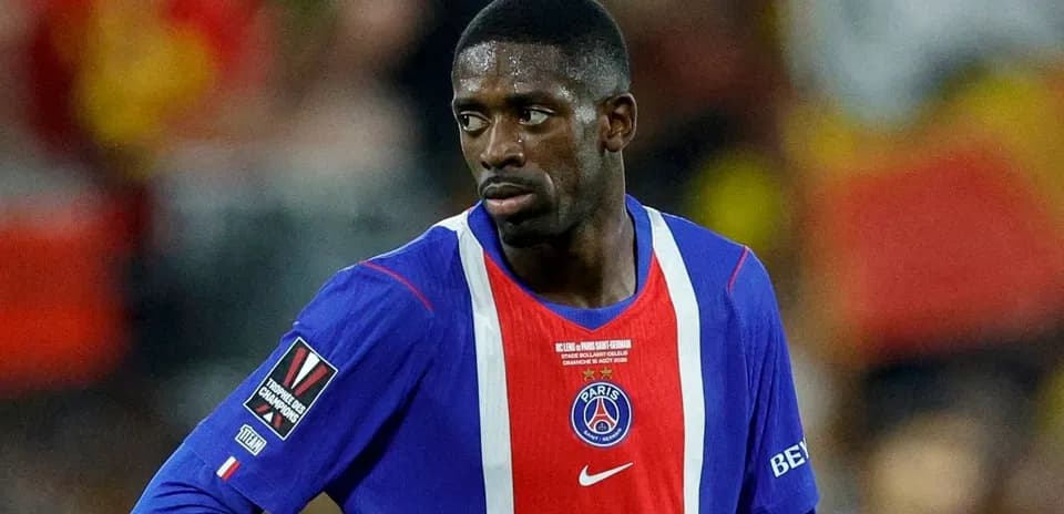 Futbolchi PSG formasida o'yin davomida