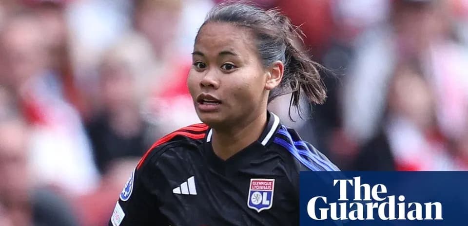 Futbolchi maydonida harakatda