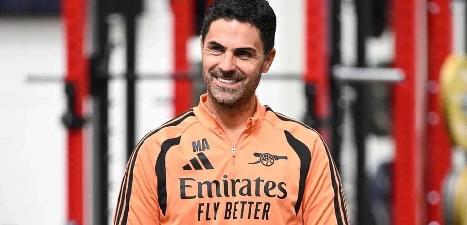 Mikel Arteta smiling during training session
