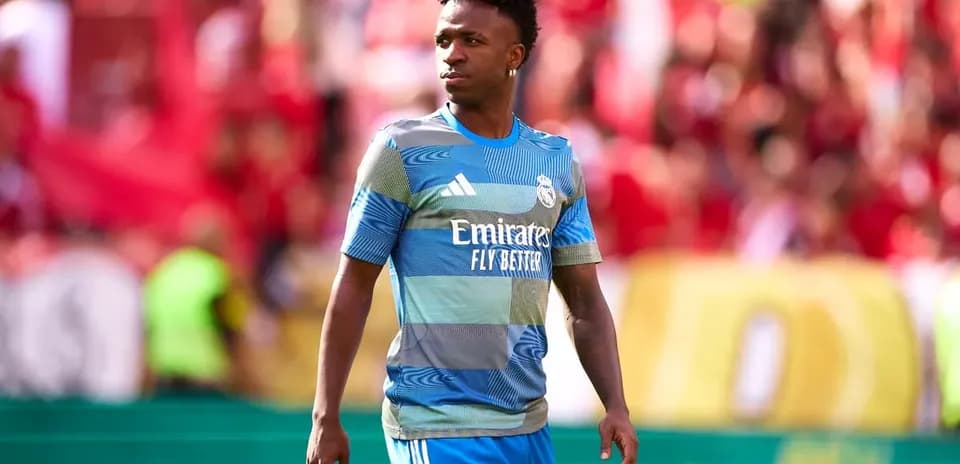 Futbolchi Real Madrid formasida maydonda yurgan